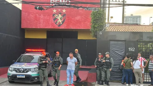 
          Imagem ilustrativa da imagem Bombeiros suspendem buscas por remador desaparecido no Recife. Família prossegue
          