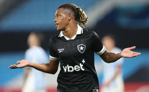 
          Imagem ilustrativa da imagem Danilo é afastado pelo Botafogo após ausência contra o Corinthians
          