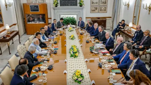 
          Imagem ilustrativa da imagem Brasil e Índia fazem parceria para produção de medicamentos
          