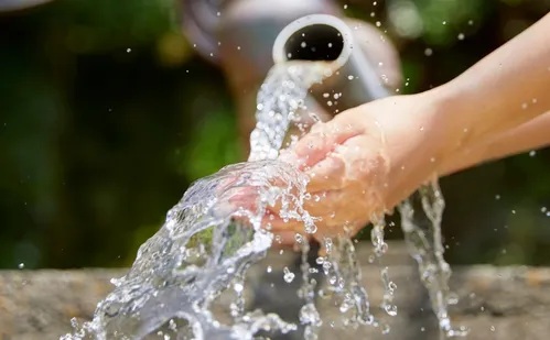 
          Imagem ilustrativa da imagem Brasil reduz pela metade o número de escolas sem acesso a água, aponta Unicef
          