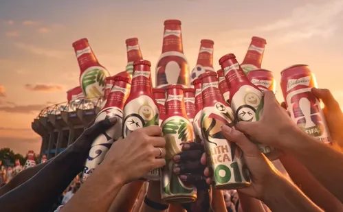 
          Imagem ilustrativa da imagem Budweiser lança garrafas colecionáveis e celebra 40 anos com a Copa
          
