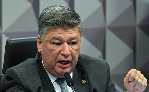 
          Imagem ilustrativa da imagem CPI do INSS aprova quebra de sigilo bancário de Lulinha em meio a bate-boca
          