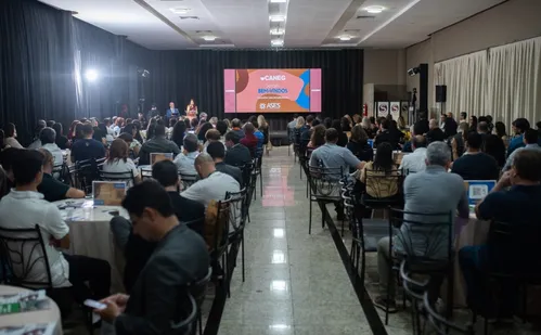 
          Imagem ilustrativa da imagem Café de Negócios reúne mais de 300 empresários com foco em vendas na Serra
          