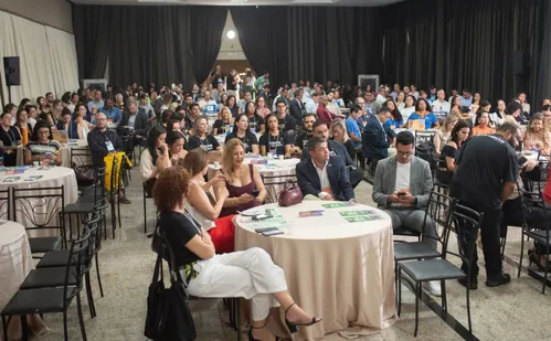 
          Imagem ilustrativa da imagem Café de Negócios reúne mais de 300 empresários com foco em vendas na Serra
          