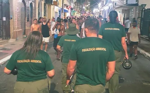 
          Imagem ilustrativa da imagem Caixa de som em blocos de Carnaval em Vitória pode render multa de R$ 2.719
          