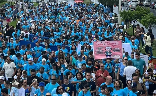 
          Imagem ilustrativa da imagem Caminhada da inclusão reúne mais de 3 mil na Praia de Camburi
          