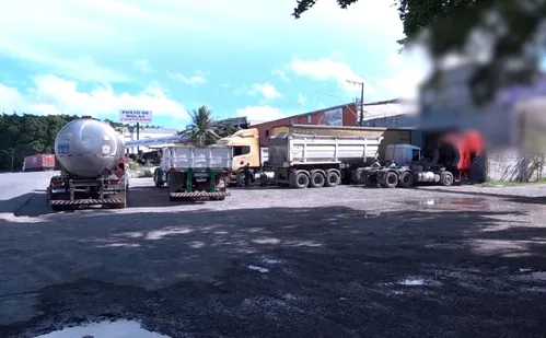 
          Imagem ilustrativa da imagem Caminhoneiro é morto durante discussão em frente a oficina em Cariacica
          