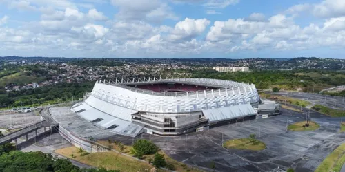 
          Imagem ilustrativa da imagem Campo neutro, torcida ausente: o perigo da "Arenização" no Pernambucano
          