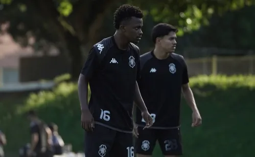 
          Imagem ilustrativa da imagem Capa-preta empata com o Polenteiro e pega o Porto no Capixabão
          