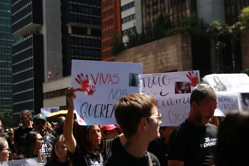 
          Imagem ilustrativa da imagem Capitais brasileiras têm atos pelo fim da violência contra as mulheres
          