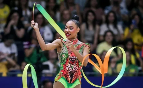 
          Imagem ilustrativa da imagem Capixaba Geovanna Santos conquista medalha na Copa do Mundo de ginástica rítmica
          