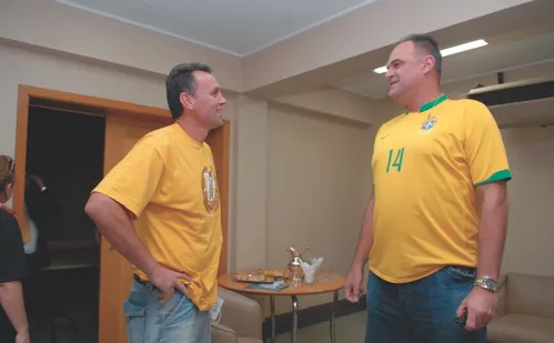 
          Imagem ilustrativa da imagem Capixaba e ex-companheiro de Oscar Schmidt lamenta a morte do ídolo
          