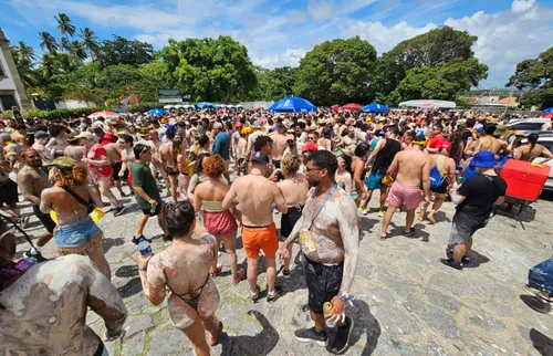 
          Imagem ilustrativa da imagem Carnaval Olinda 2026: veja horários do Carmo e a saída do Homem da Meia-Noite
          