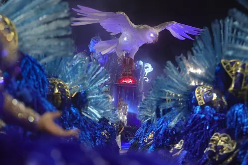 
          Imagem ilustrativa da imagem Carnavalesco da Portela pede demissão após problemas em desfile
          