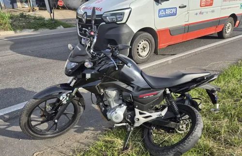 
          Imagem ilustrativa da imagem Carreta tomba na BR-232 e colisão entre motos deixa feridos na BR-101 em Pernambuco
          