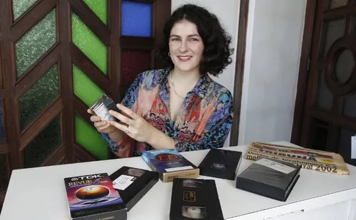 
          Imagem ilustrativa da imagem 'Castelos de Areia' relata experiência pessoal: "Investiguei a minha família"
          