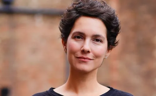 
          Imagem ilustrativa da imagem Cecília Malan cita ex-marido ao revelar porque não vive no Brasil
          