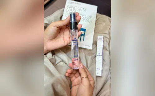 
          Imagem ilustrativa da imagem Cheiro de livro novo vira perfume e chega às livrarias brasileiras
          