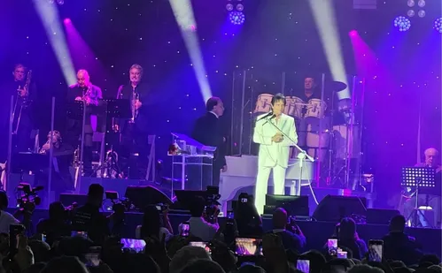 
          Imagem ilustrativa da imagem "Cidade mais linda do Brasil", declara Roberto Carlos em show no ES
          