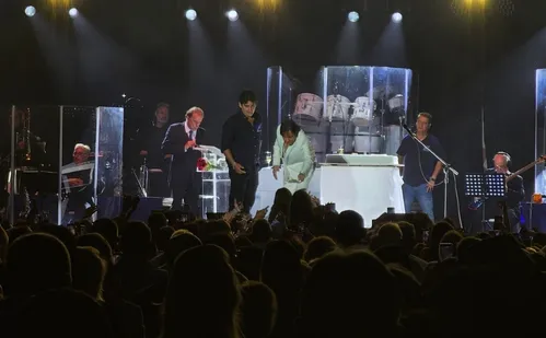 
          Imagem ilustrativa da imagem "Cidade mais linda do Brasil", declara Roberto Carlos em show no ES
          