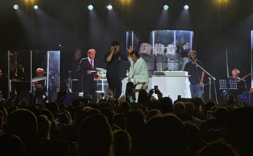 
          Imagem ilustrativa da imagem "Cidade mais linda do Brasil", declara Roberto Carlos em show no ES
          