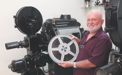 
          Imagem ilustrativa da imagem "Cine Milton": museu do cinema criado por morador de Cariacica abre visitação
          