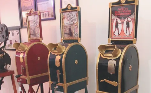 
          Imagem ilustrativa da imagem "Cine Milton": museu do cinema criado por morador de Cariacica abre visitação
          