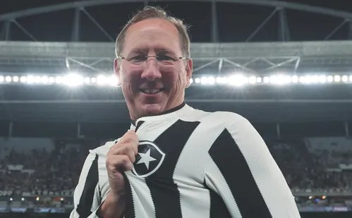 
          Imagem ilustrativa da imagem Clube social articula saída de John Textor do Botafogo
          