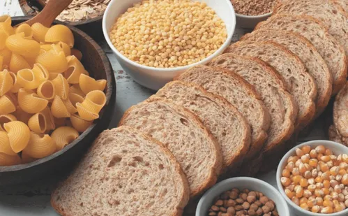 
          Imagem ilustrativa da imagem Comer carboidrato à noite traz riscos para a saúde?
          