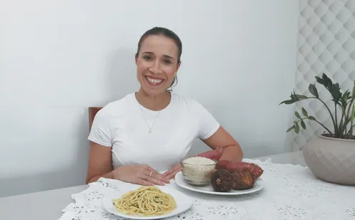 
          Imagem ilustrativa da imagem Comer carboidrato à noite traz riscos para a saúde?
          