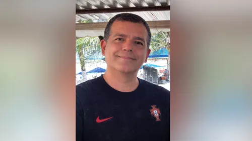 
          Imagem ilustrativa da imagem Comissário morto a tiros é enterrado em Olinda; principal linha é latrocínio
          