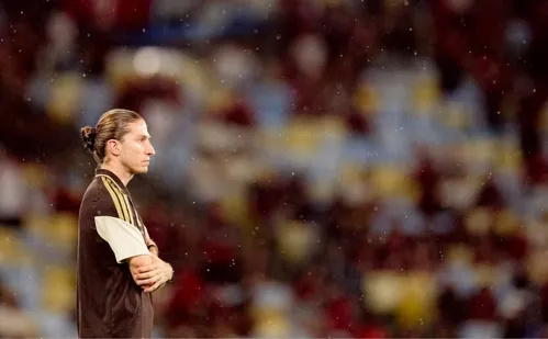 
          Imagem ilustrativa da imagem Condução da demissão de Filipe Luís gerou revolta no CT do Flamengo
          