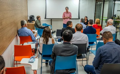 
          Imagem ilustrativa da imagem Conecta Assevila inicia 2026 com networking e palestra sobre IAs
          