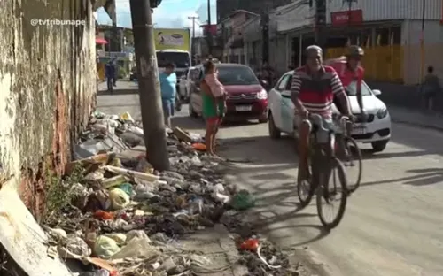 
          Imagem ilustrativa da imagem Crateras e abandono: população sofre com rastro de destruição em avenida de Olinda
          