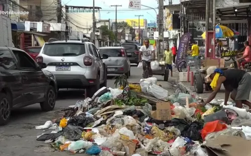 
          Imagem ilustrativa da imagem Crateras e abandono: população sofre com rastro de destruição em avenida de Olinda
          