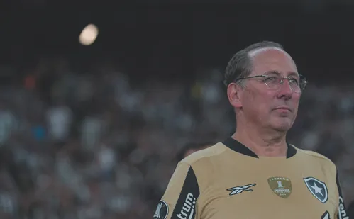 
          Imagem ilustrativa da imagem Crise com John Textor leva Botafogo ao mercado
          