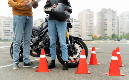 
          Imagem ilustrativa da imagem Cursos gratuitos de moto do Detran estão com inscrições abertas nesta segunda
          
