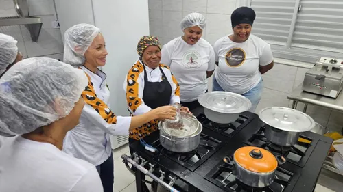 
          Imagem ilustrativa da imagem Da Ilha de Deus ao Litoral Sul: 6 anos de Negralinda e 14 mil vidas impactadas
          