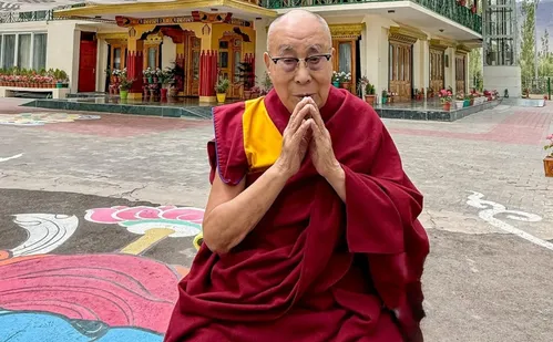 
          Imagem ilustrativa da imagem Dalai Lama vence Grammy por álbum de meditação
          