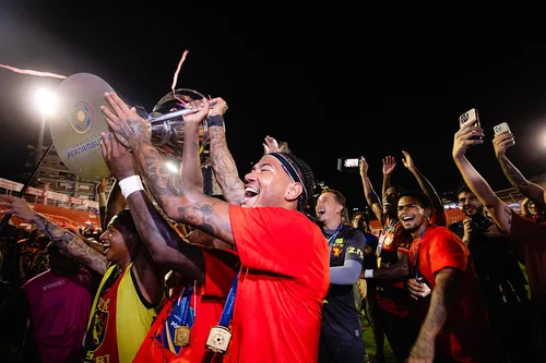 
          Imagem ilustrativa da imagem De desacreditado a campeão: o Sport versão 2026 já deixa sua marca
          