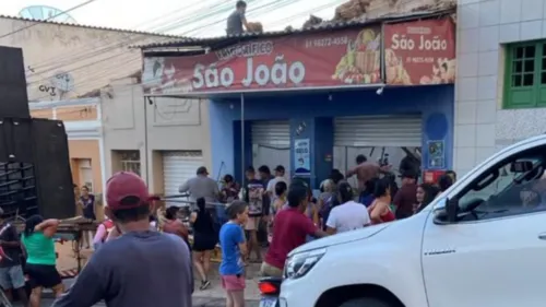 
          Imagem ilustrativa da imagem Desabamento de teto em frigorífico deixa uma jovem morta em Lagoa dos Gatos
          