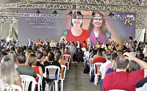 
          Imagem ilustrativa da imagem Desconto em shows e hotéis para 1,3 mil professores do Espírito Santo
          