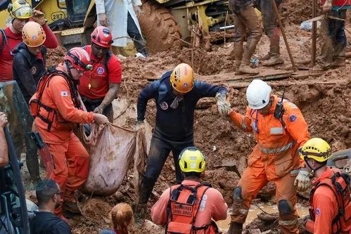 
          Imagem ilustrativa da imagem Destaque no futebol, professora, amante do carnaval: quem são as vítimas das chuvas em Juiz de Fora
          