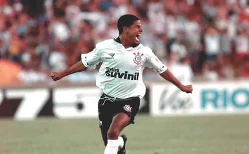 
          Imagem ilustrativa da imagem Devedores: até Pix pode ser bloqueado para garantir pagamentos
          