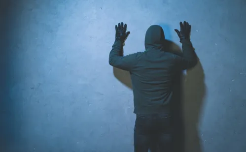 
          Imagem ilustrativa da imagem Disque-Denúncia ajuda a prender 160 criminosos todo mês no ES
          