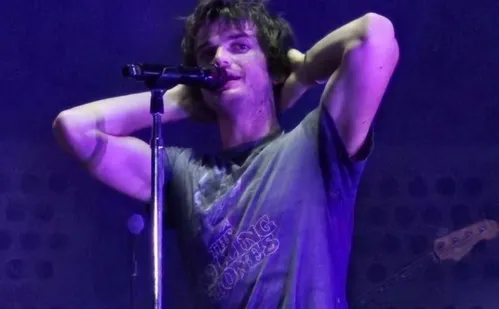 
          Imagem ilustrativa da imagem Djo no Lollapalooza: cantor por trás do hit global é astro de 'Stranger Things'
          