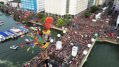 
          Imagem ilustrativa da imagem Do Frevo ao Brega: Confira a programação completa e atrações do Galo da Madrugada
          