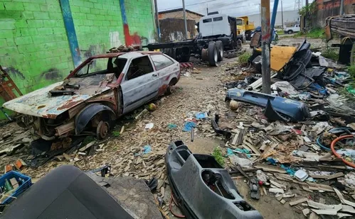 
          Imagem ilustrativa da imagem Dono de oficina é preso e estabelecimento interditado por suspeita de crimes no ES
          