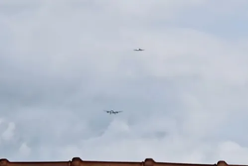 
          Imagem ilustrativa da imagem Drones paralisam Aeroporto de Guarulhos por duas horas; voos foram cancelados e redirecionados
          