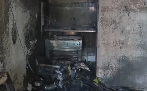 
          Imagem ilustrativa da imagem Duas pessoas morrem após incêndio atingir residência em Cariacica
          